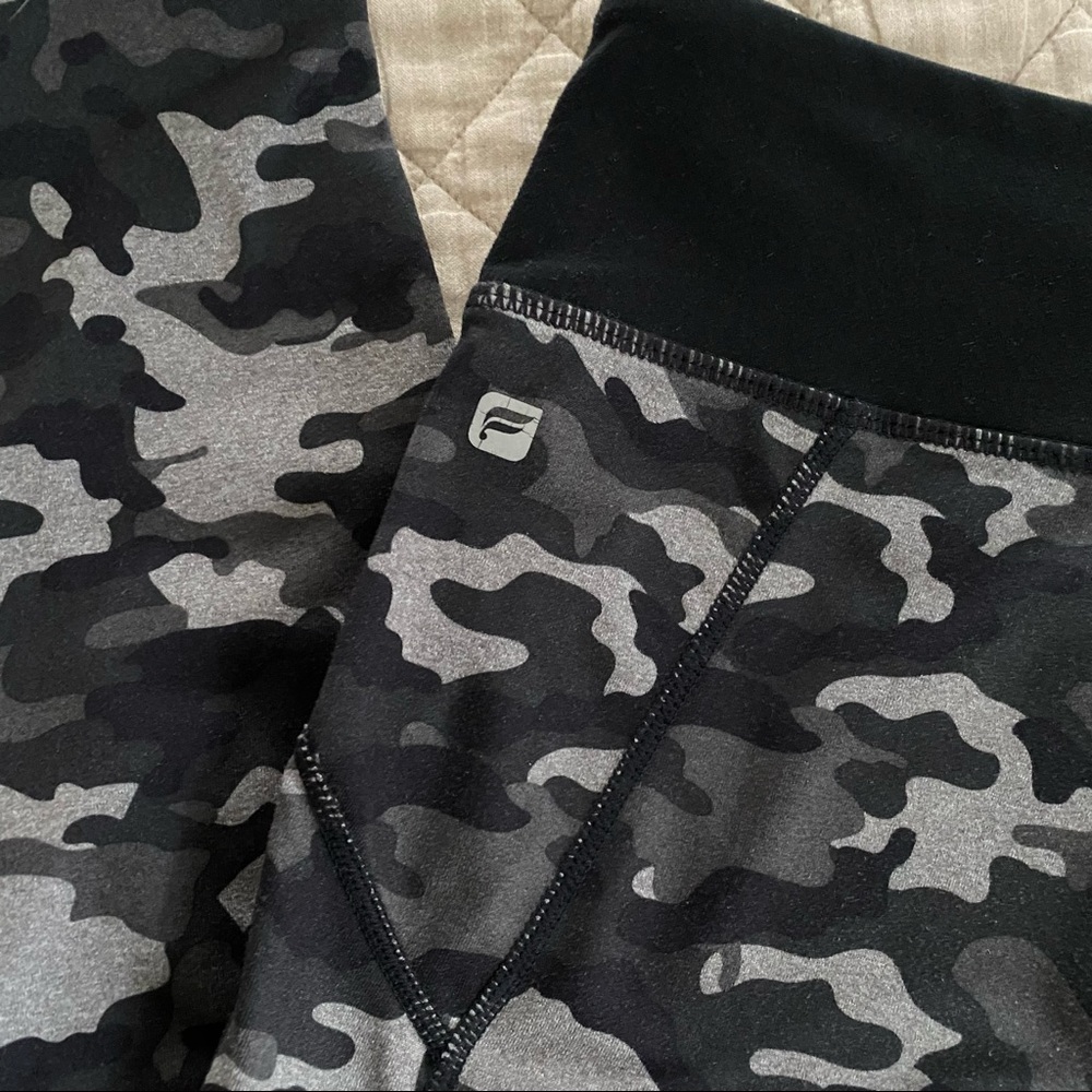 Fabletics Salar Compression Legging - Picture 3 of 3